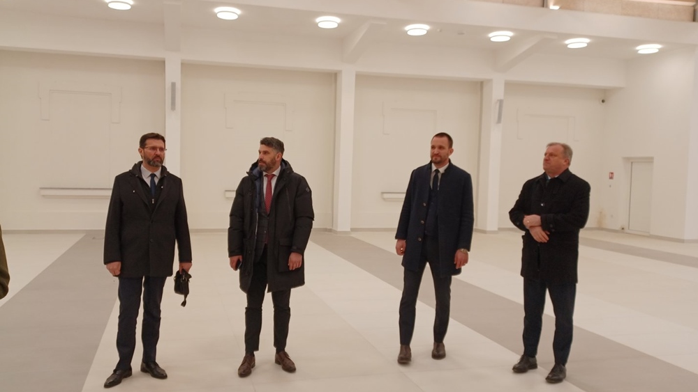 MINISTAR ERLIĆ U OBILASKU CENTRA ZA MLADE Ako vijeće ne odblokira proračun Zadar neće moći povući i koristiti čak 43 milijuna eura iz EU!