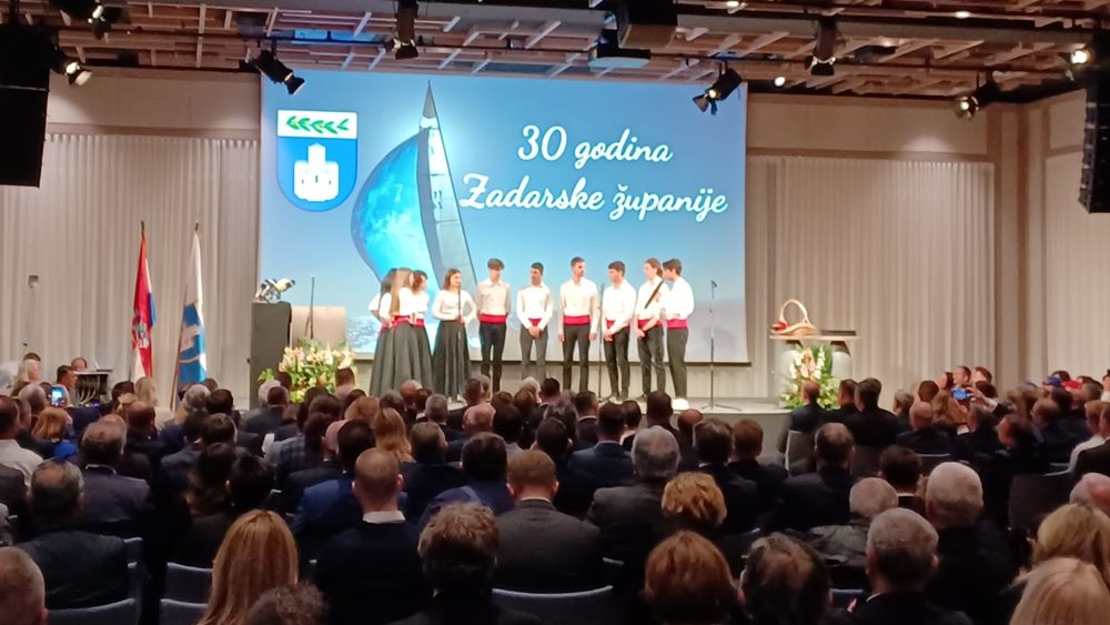 SVEČANA SJEDNICA ŽUPANIJSKE SKUPŠTINE Longin: „Hvala svima koji su dali doprinos našoj županiji jer je ovaj napredak plod političke stabilnosti koju smo imali svih ovih 30 godina"