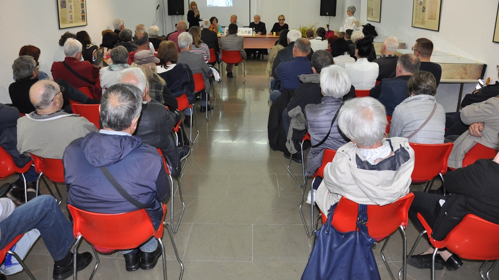 U Izložbenoj dvorani Znanstvene knjižnice Zadar predstavljeno pet zbirki pjesama Jose Štuline