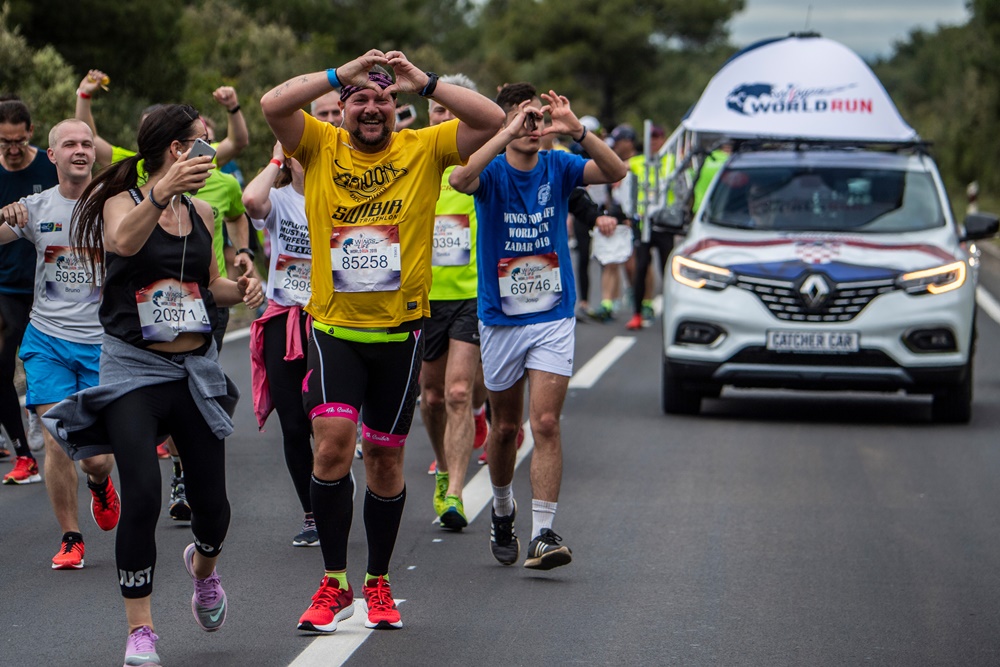 KAD RALLY VOZAČI VOZE 20 km/h:  Šebalj ponovno vozi catcher car u Zadru: "Ja sam ciljna linija!"