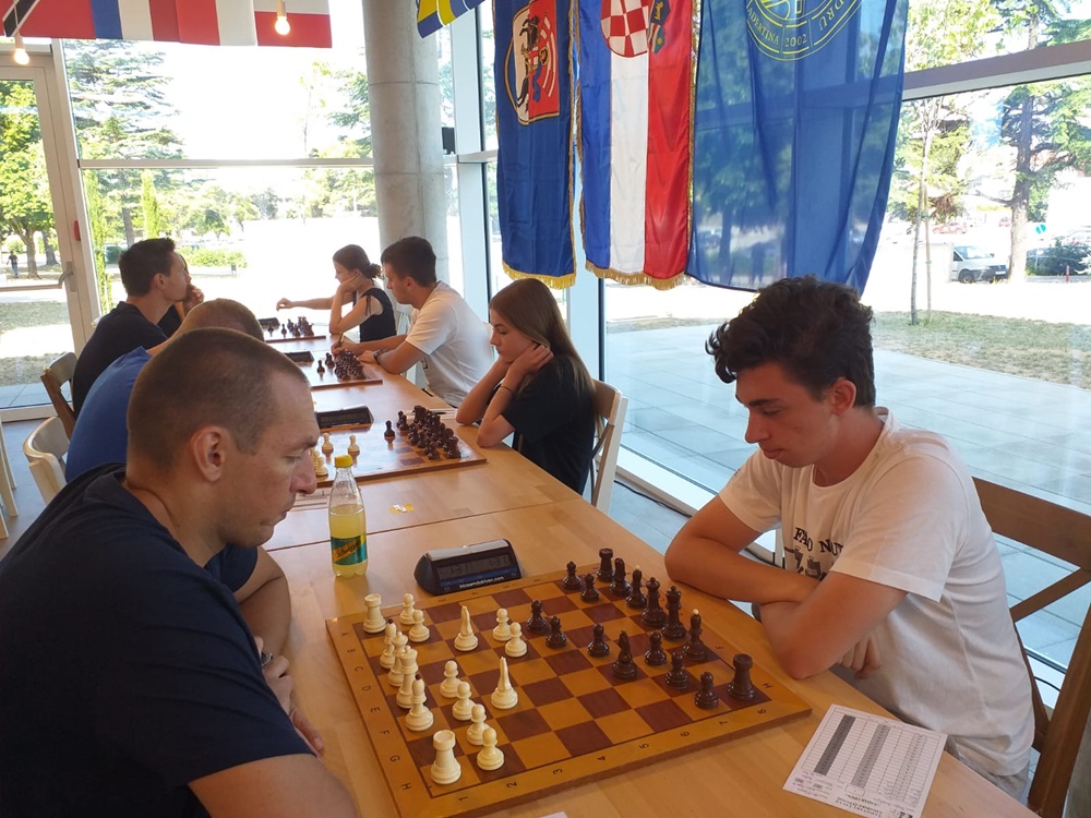 Kristijan Bajlo i Mario Ljubičić pola boda iza vodećih!