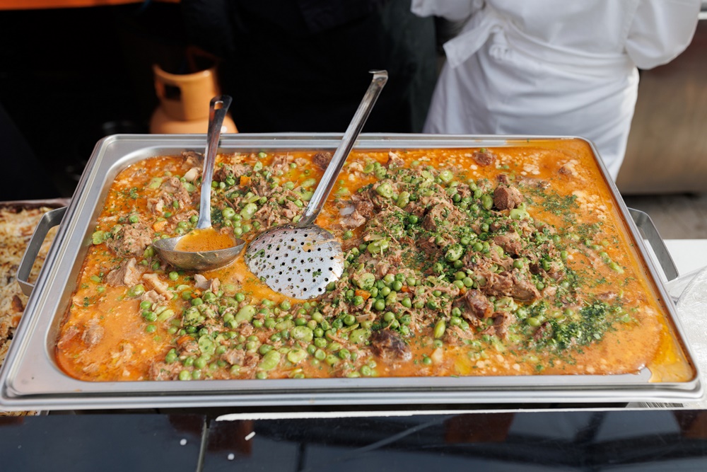 Počeo je Meat Me Festival 4.0: Miris janjetine s bižima i bobom privukao mnoge na Staru pijacu