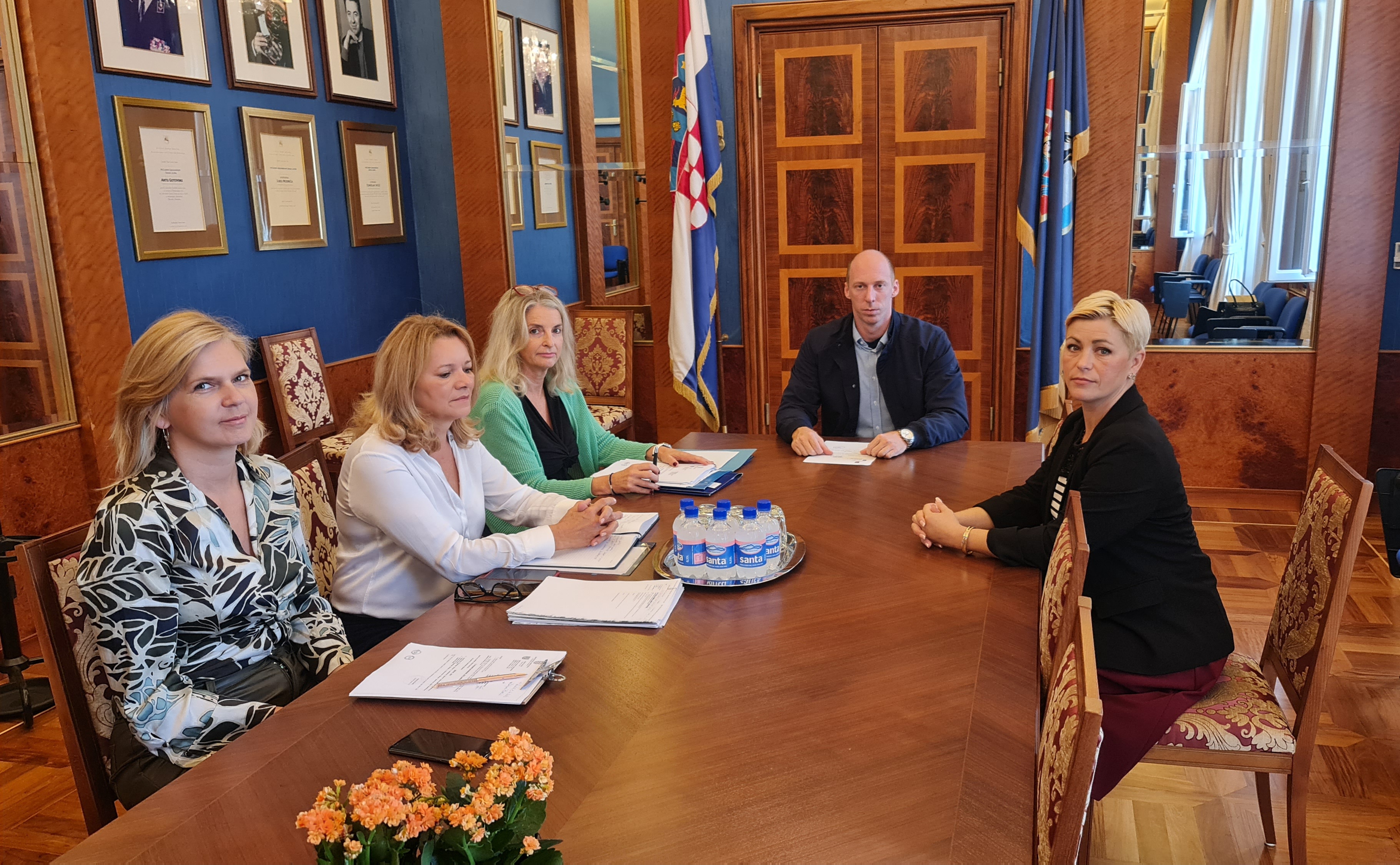 NIŠTA OD UV ZNANSTVENE KNJIŽNICE Radeta: "Sjednica nije održana zbog opstrukcije HDZ-a i Akcije mladih koji se nisu pojavili"