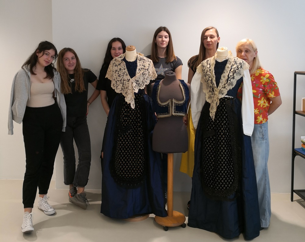 ZANIMLJIVA IZLOŽBA I PROJEKT Tradicijsko ruho u suvremenom; Dilina haljina i arbanaški prsluk