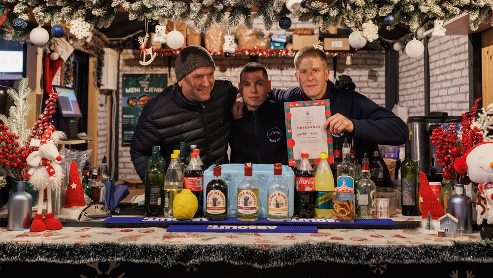 ADVENT U ZADRU Žiri ocijenio gastro ponudu Adventa Najbolje slano jelo Asia Dog, najbolja slastica je na Tri kralja, a najbolje kuhano vino ima Mediterrano