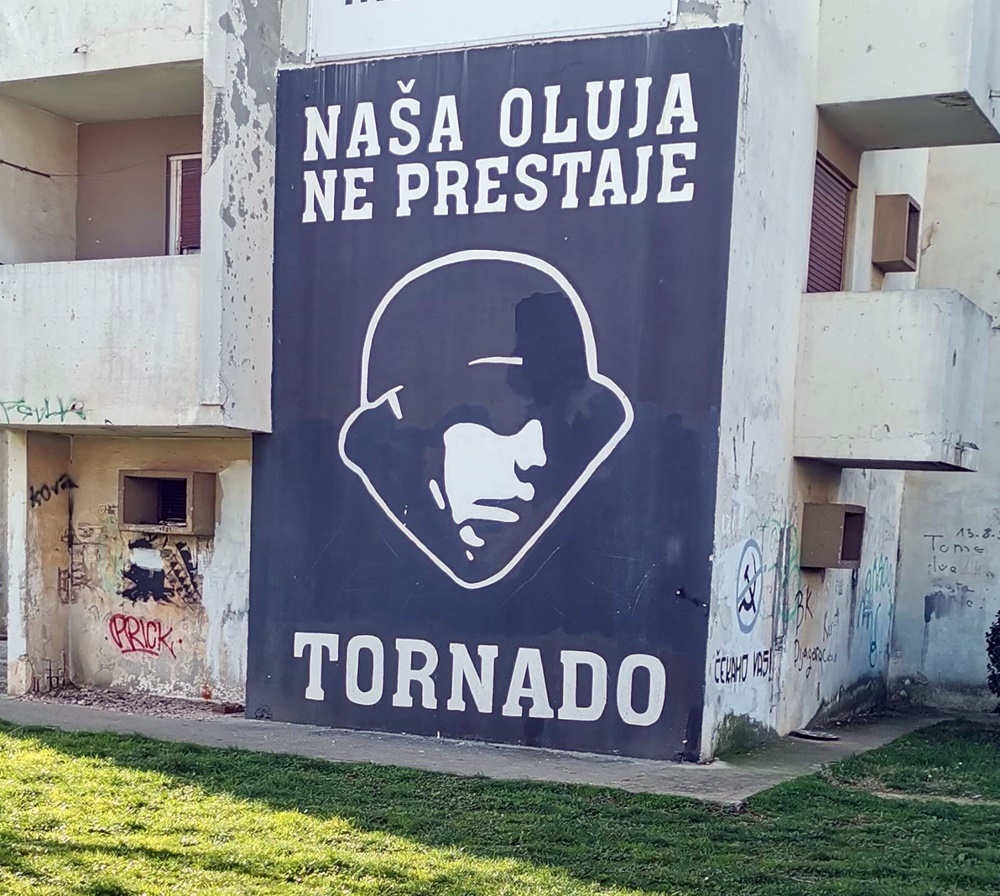 Opet intervencija na muralu: srce prekriveno crnom bojom