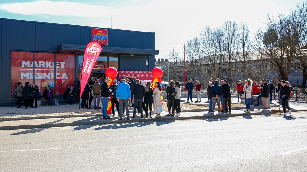 Mesna industrija Braća Pivac otvorila svoju veliku trgovinu u Gračacu