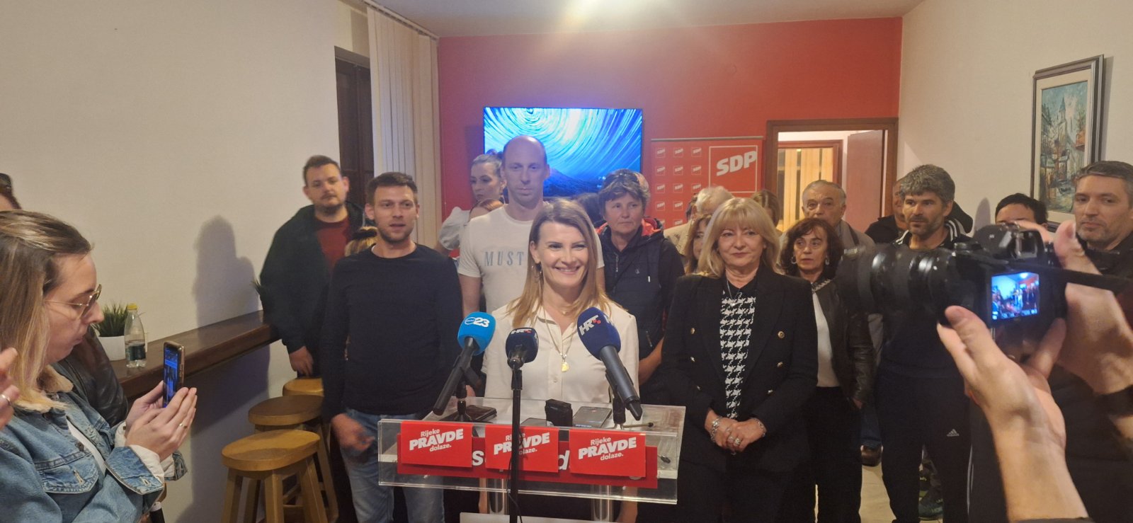 PRVE REAKCIJE Glasovac: "Pred nama je duga noć i neizvjesni dani"