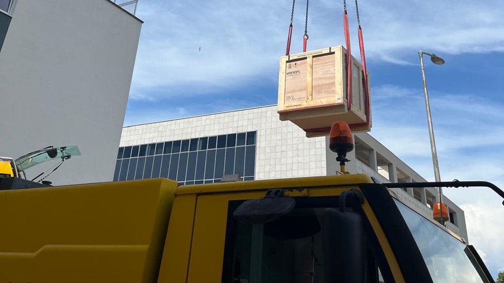 DOČEKALI SMO! U zadarsku bolnicu jučer dopremljen linearni akcelerator