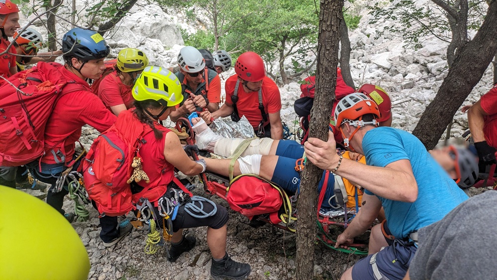 SPAŠAVANJE NA PAKLENICI HGSS-ovci spasili penječa sa slomljenom nogom