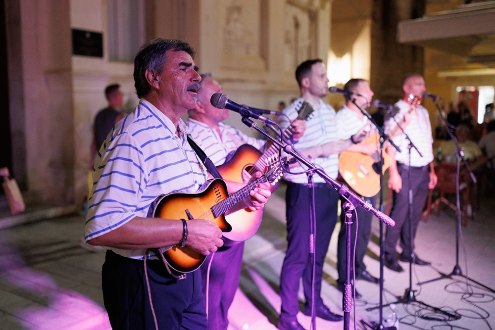 Klapa Leut nastupa u Petrčanima