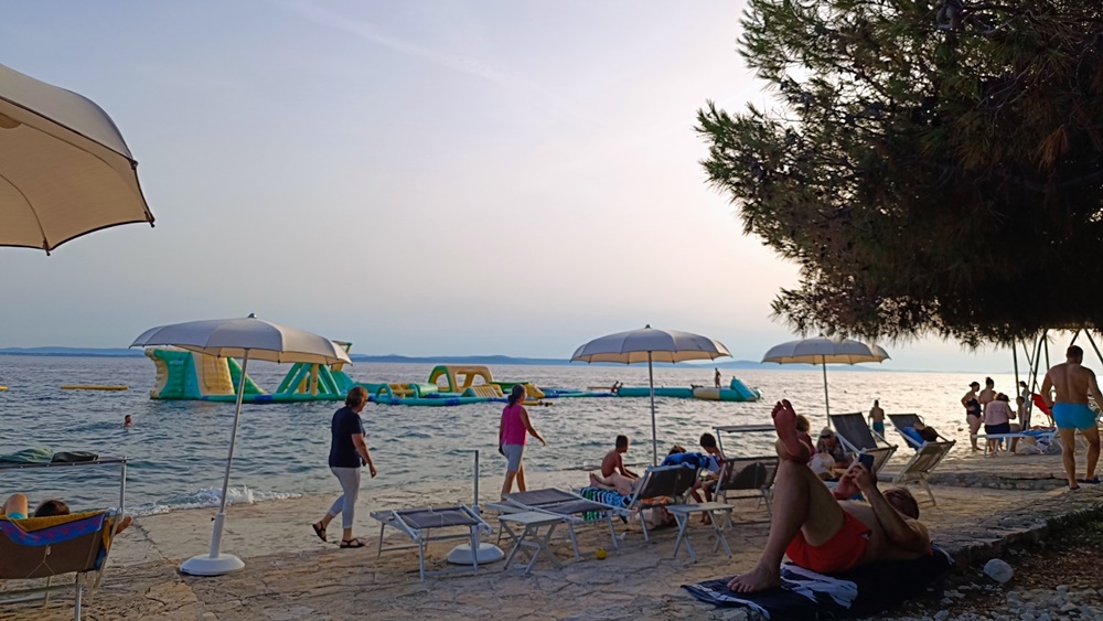 AKTIVNI KRADLJIVCI NA PLAŽAMA Čuvajte i zaštitite svoje stvari!