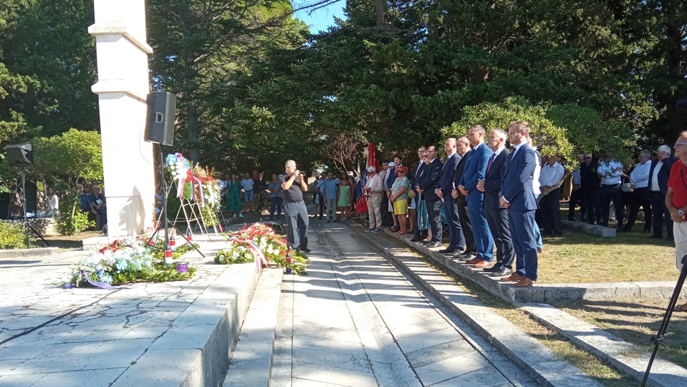 UDRUGA LOGORAŠA IZ DALMACIJE Obolježava se 81. godišnjica oslobođenja  logoraša iz Mussolinijevog fašističkog koncentracijskog logora Molat
