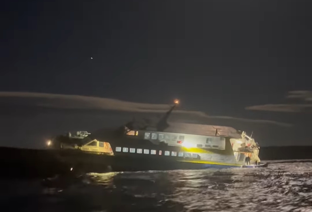 "Princ Zadra" sa 70 putnika nasukao se na Premudu! Otočani spasili putnike