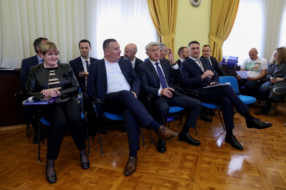 ŽUPANIJSKI OBJEKTIV  Nastavlja se ciklus ulaganja u obrazovanje: Podržani projekti pomoćnika u nastavi te izgradnje nove Prirodoslovno-grafičke škole