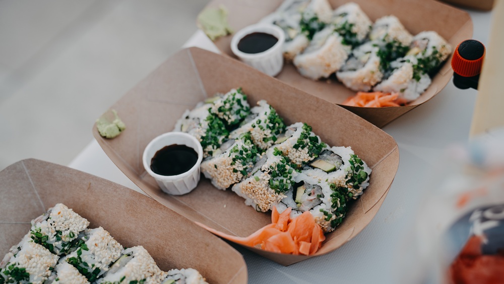 POČINJE TUNA, SUSHI &amp; WINE FESTIVAL  Magurov tim na otvaranju priprema delikatesna jela od tune, a navečer nastupaju sestre Husar