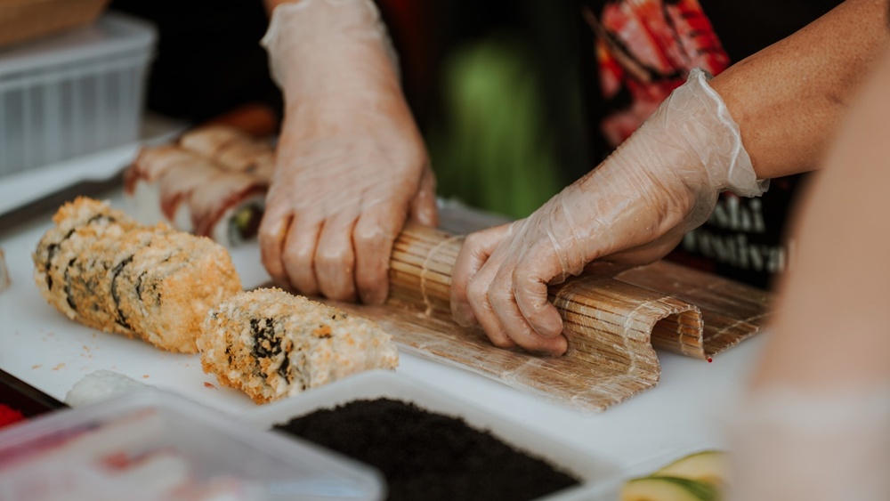 Počeo Tuna, Sushi &amp; Wine Festival: Maguro i Jadran tuna, Križanović i Cromaris, Antiquus i Burgers &amp; More prvog jutra složili desetke različitih ukusnih ribljih rola, burgera, ražnjića…