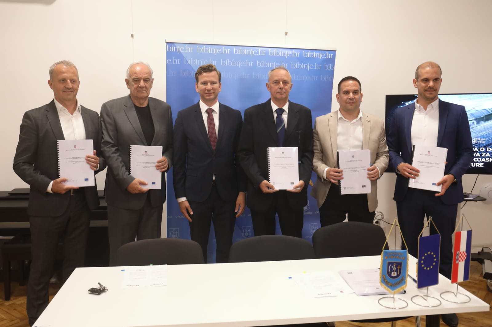 BIBINJE Državni tajnik Josip Bilaver dodijelio ugovore vrijedne 11 milijuna eura za brži internet