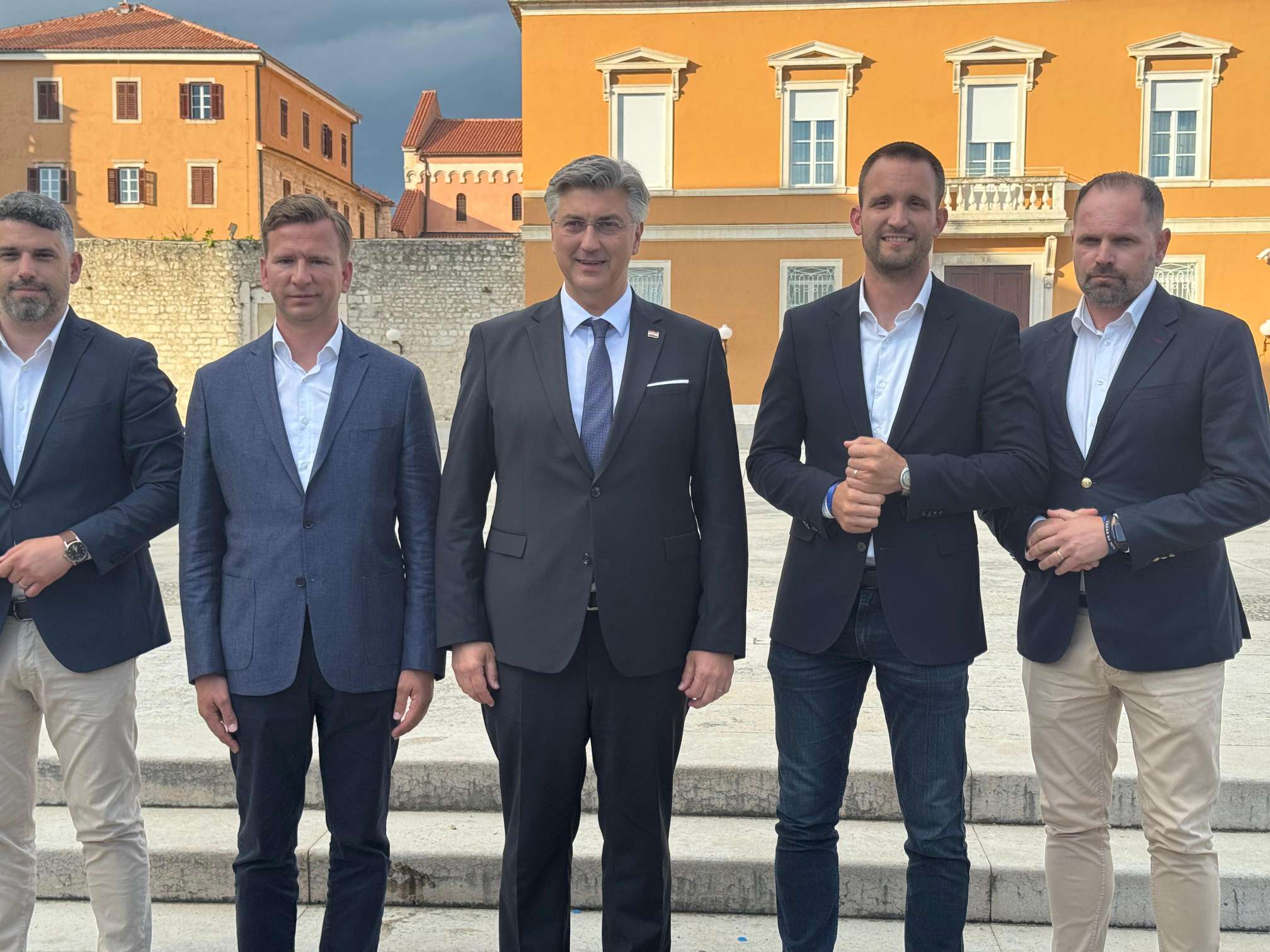 PLENKOVIĆ NA STRANAČKOJ KAVI U ZADRU Podrška za Erlića i Bilavera pred drugi krug izbora