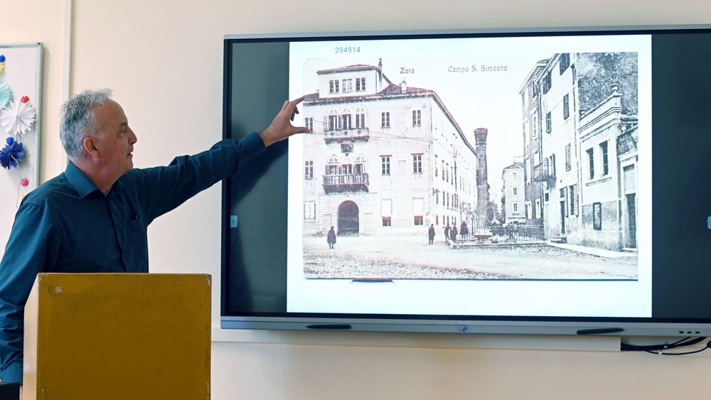 SVEUČILIŠTE U ZADRU Poslušajte predavanje prof. dr. sc. Gorana Lovrića o prikazu i ulozi Zadra kao glavnog grada Kraljevine Dalmacije u romanu Dijana, prvom dijelu trilogije Božice