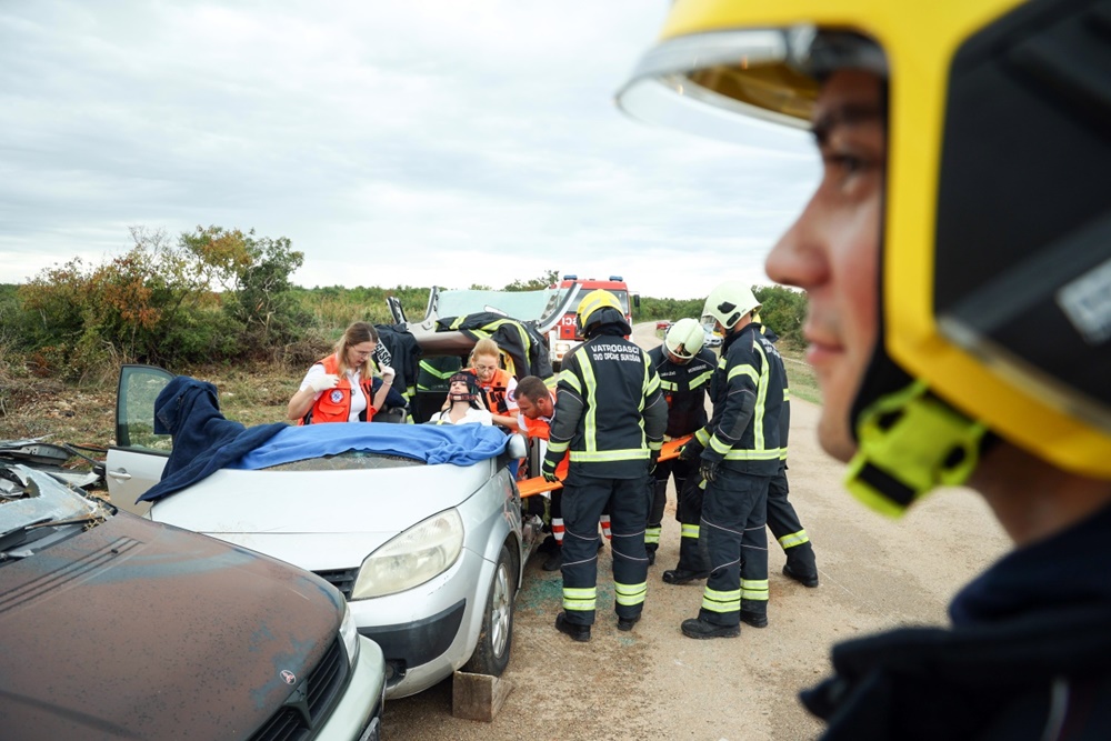 U Debeljaku uspješno održana pokazna vježba spašavanja u prometu: Žurne službe demonstrirale visoku razinu spremnosti