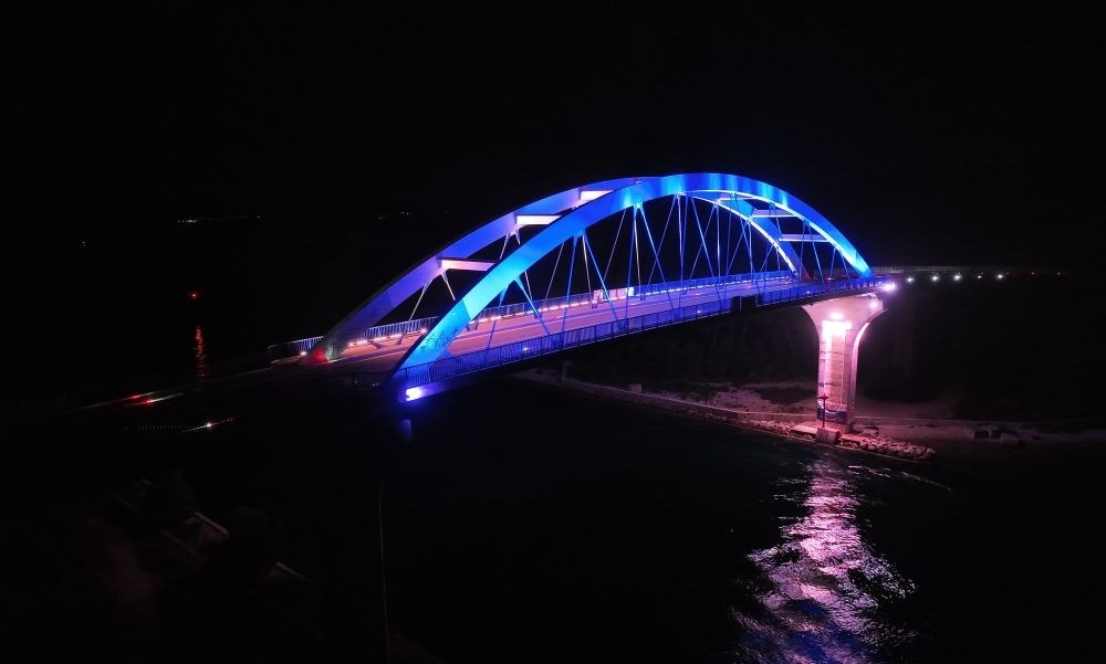 SPEKTAKULARNI MOST ŽDRELAC Dive mu se i oni koji prolaze ispod kao i oni preko njega