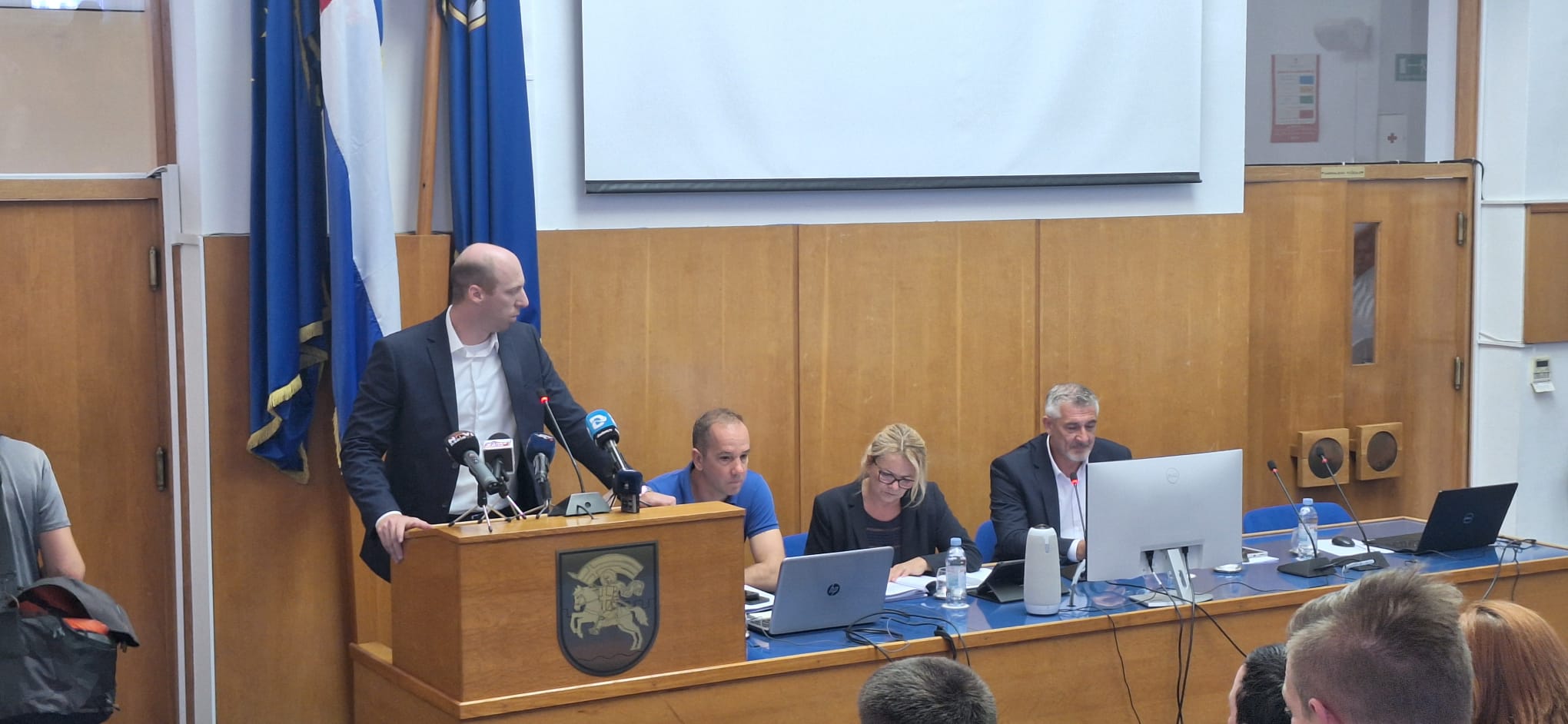SJEDNICA GRADSKOG VIJEĆA Rasprava o proračunu i kreditima za javne tvrtke