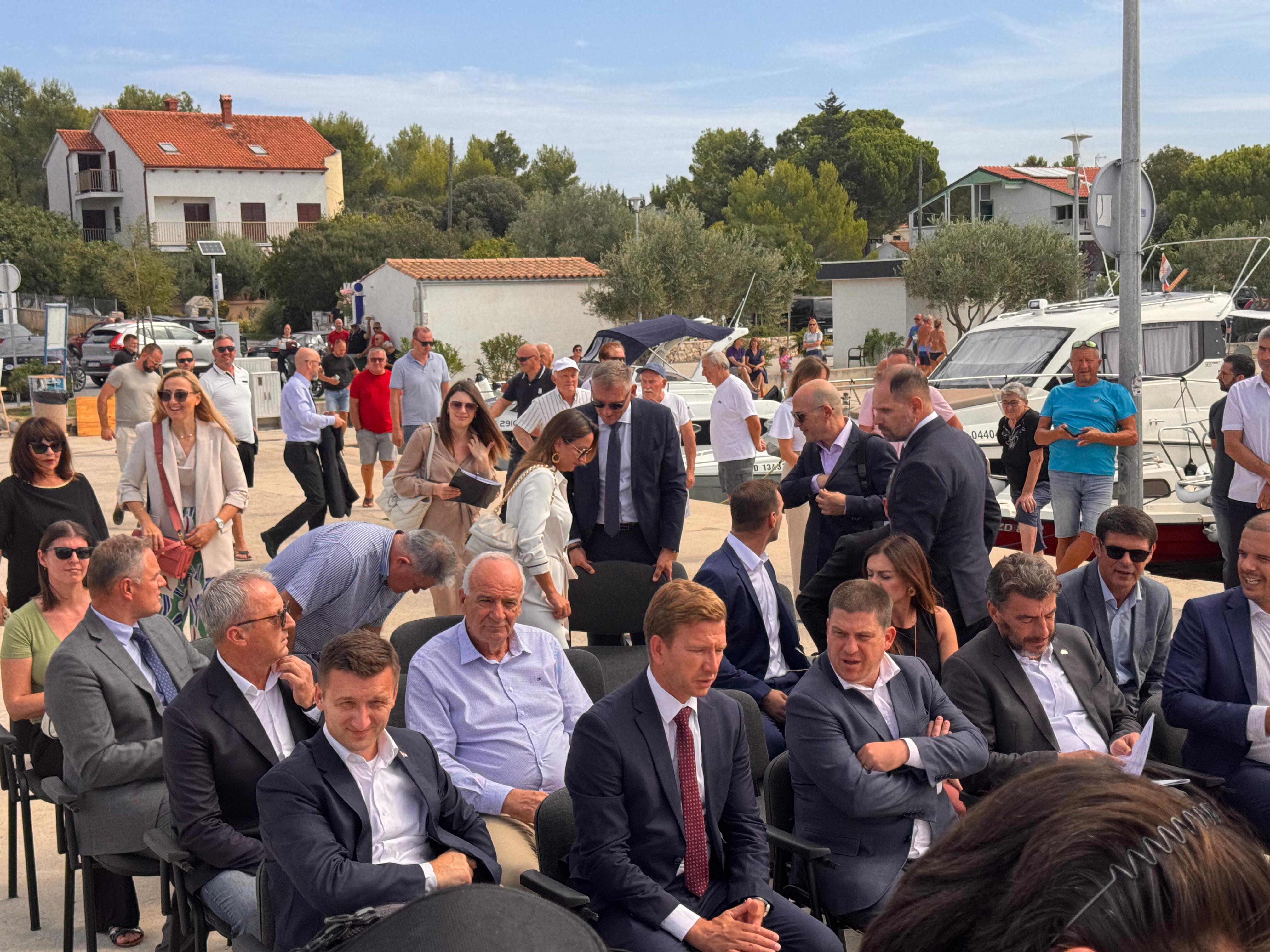 VELIKI INFRASTRUKTURNI ZAMAH U ZADARSKOJ ŽUPANIJI Potpisan ugovor za luku u Vrsima, najavljena realizacija niza kapitalnih projekata