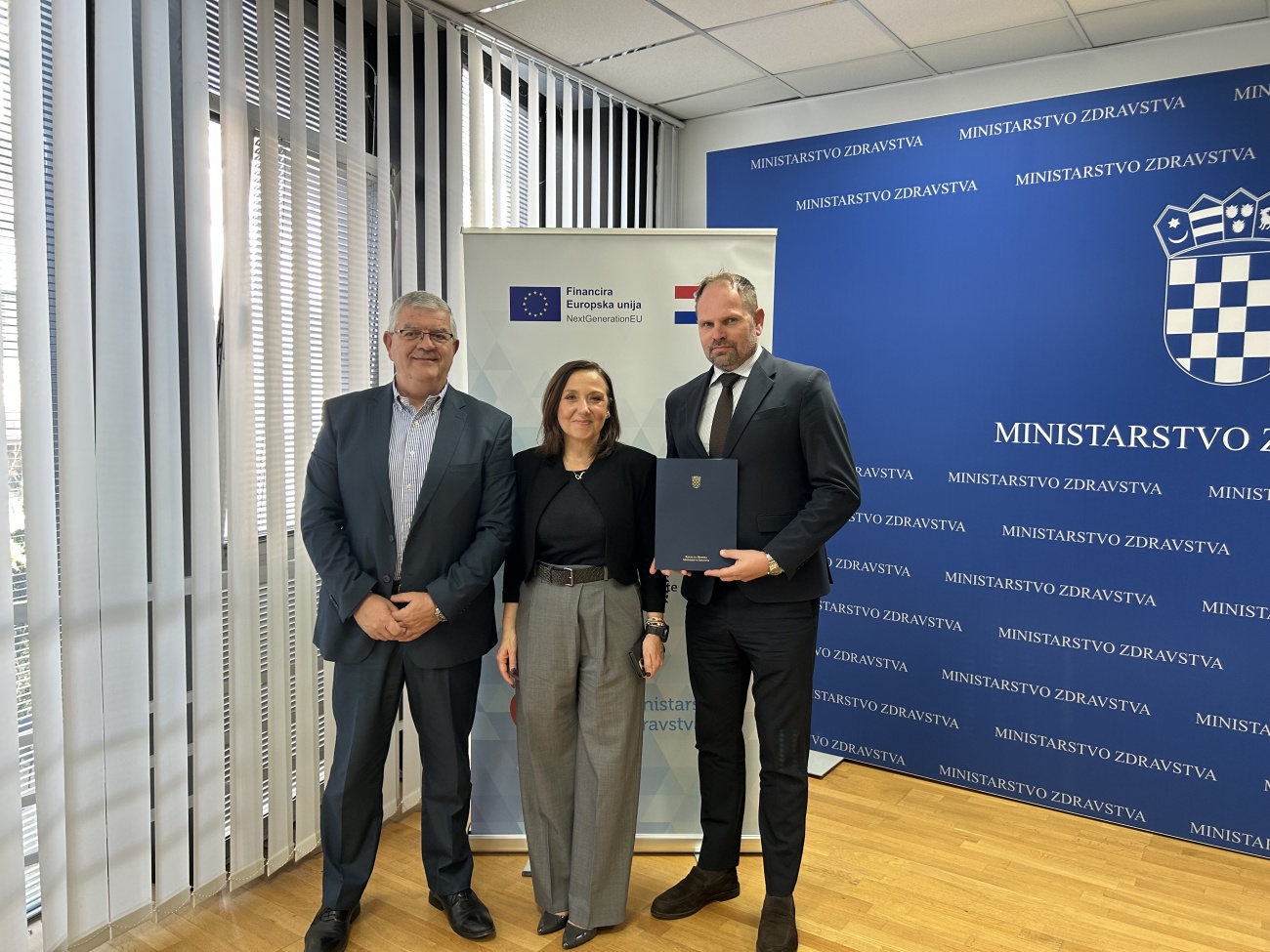 Zadarska županija dobiva mobilnu ambulantu; U ministarstvu zdravstva potpisan Sporazum o predaji vozila