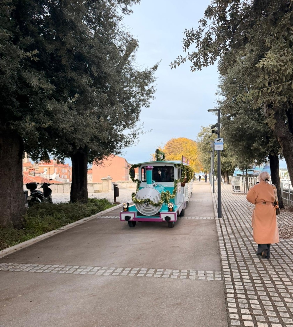 PIKNIK U KAMPO KAŠTELU; PROVOZAJTE SE BLAGDANSKIM VLAKIĆEM