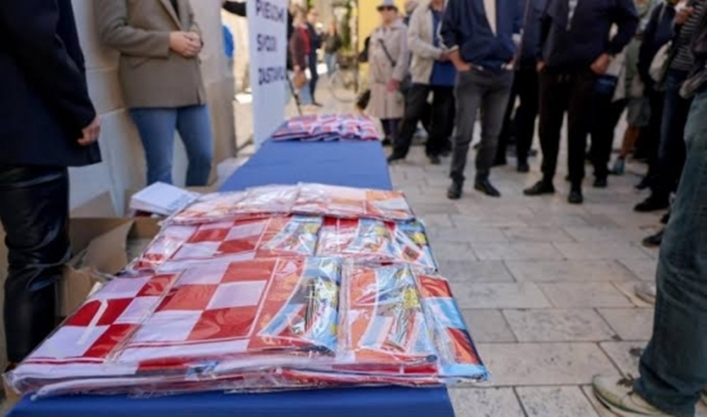 Podjela hrvatskih zastava - informacija za zainteresirane građane