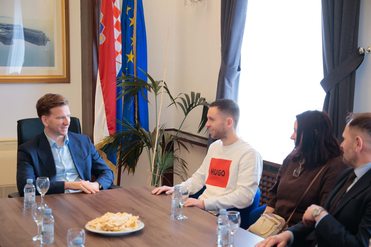 Župan Josip Bilaver primio brončanog Josipa Jurlinu: „Zadarska županija je rasadnik talenata, a futsal jedna od naših sportskih perjanica“