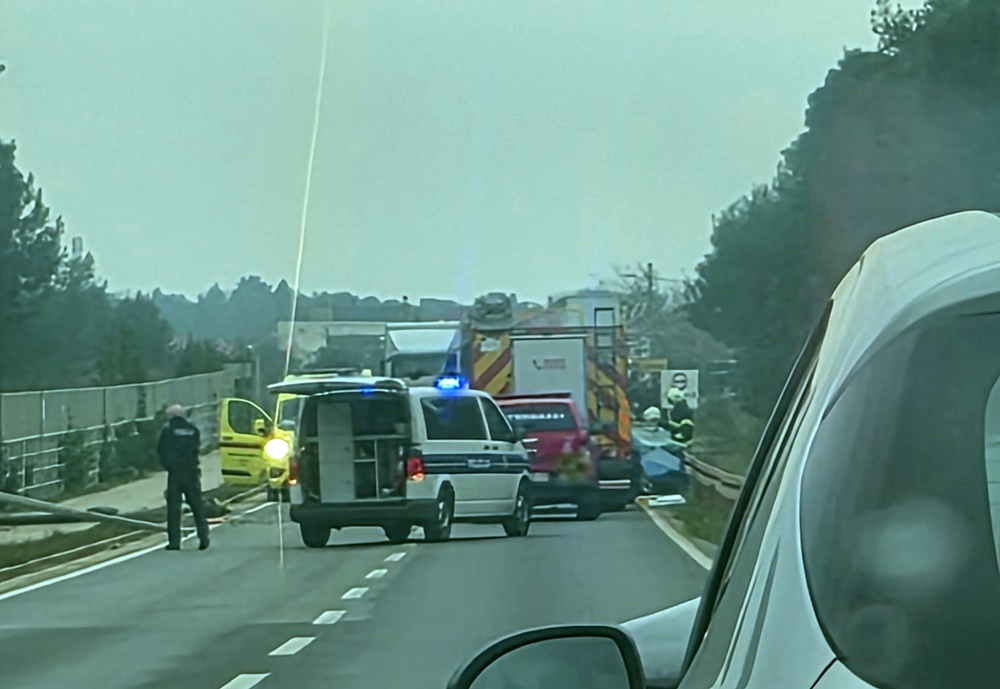 Kod Kožina nastradala jedna osoba, promet je obustavljen, u tijeku je očevid
