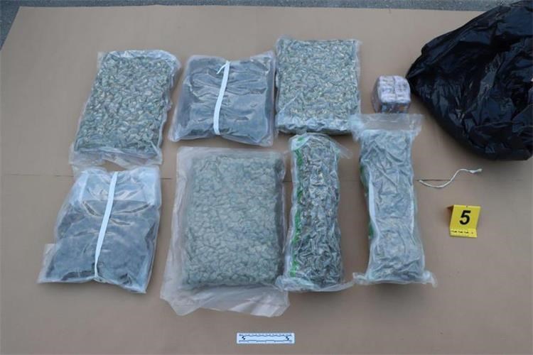 PAO NA A1 S GOTOVO 20 KILOGRAMA DROGE 61-godišnjak skrivao marihuanu i hašiš u autu