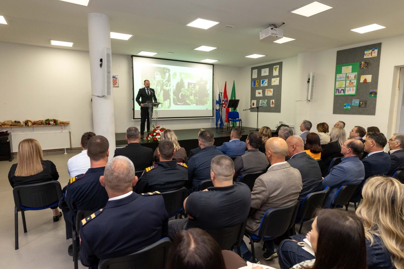 GRAČAC OBILJEŽIO DAN OPĆINE Nagrađeni zaslužni građani i istaknuti potencijali kraja