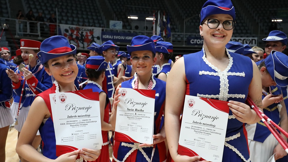 DRŽAVNO PRVENSTVO U MAŽORET PLESU   Saša Ruško osvojila seniorsku brončanu medalju, Irma Katić i Zana Kajtazi zlatne u kategoriji prvi korak