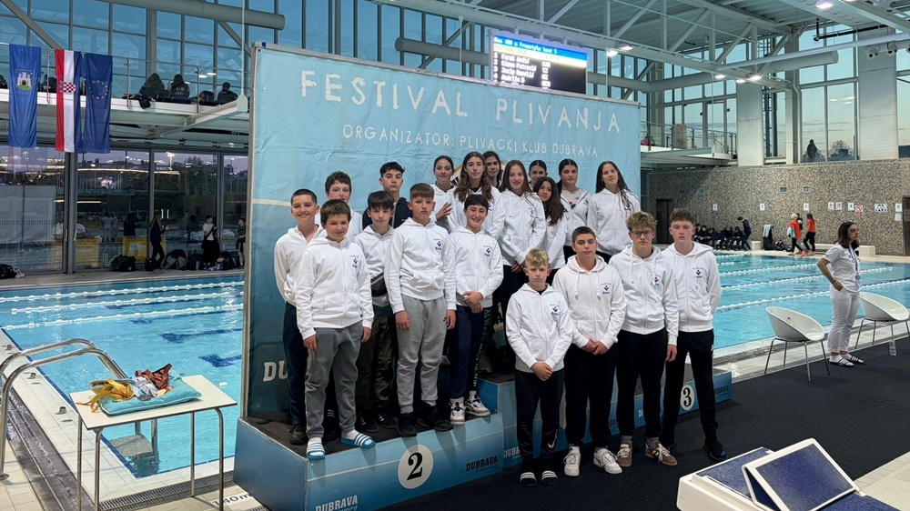 SJAJNI REZULTATI PK ZADAR U ZAGREBU  Šime Markulin s tri medalje i peharom, Adriana Knežević dvaput srebrna na Festivalu plivanja