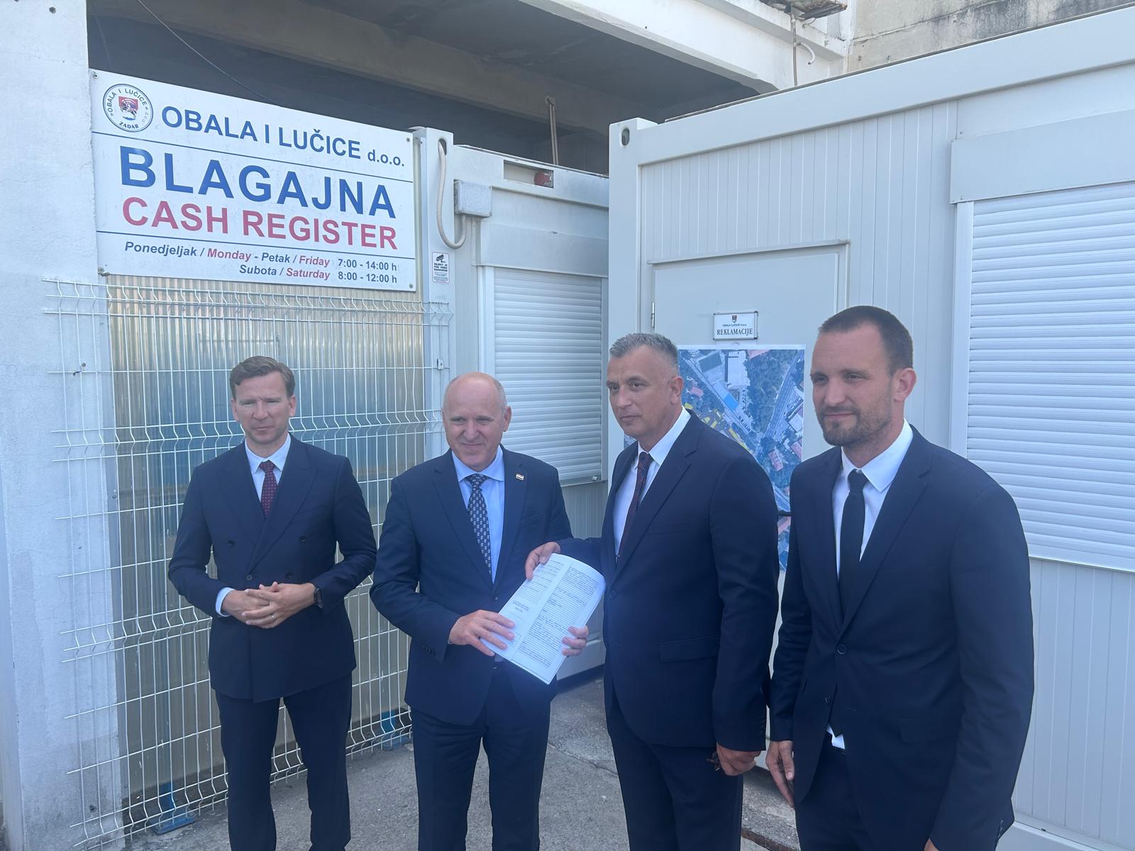 BAČIĆ U ZADRU POTPISAO KLJUČNE UGOVORE Rješava se parking na Ravnicama te grade novi stanovi za mlade obitelji