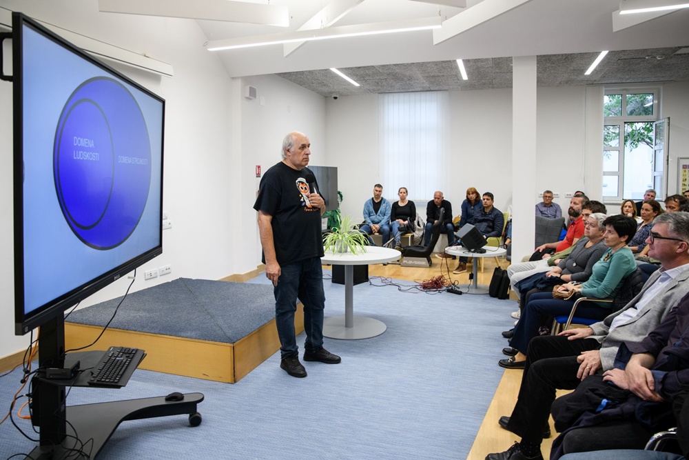 KRCATA GRADSKA KNJIŽNICA  Korado Korlević održao predavanje "Edukacija na početku ere umjetne inteligencije“